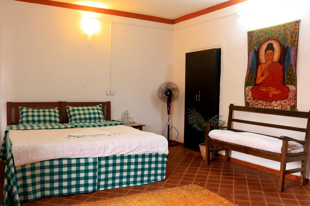 Bravo Hotel Kathmandu Buitenkant foto