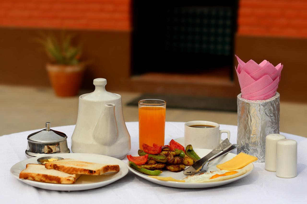 Bravo Hotel Kathmandu Buitenkant foto