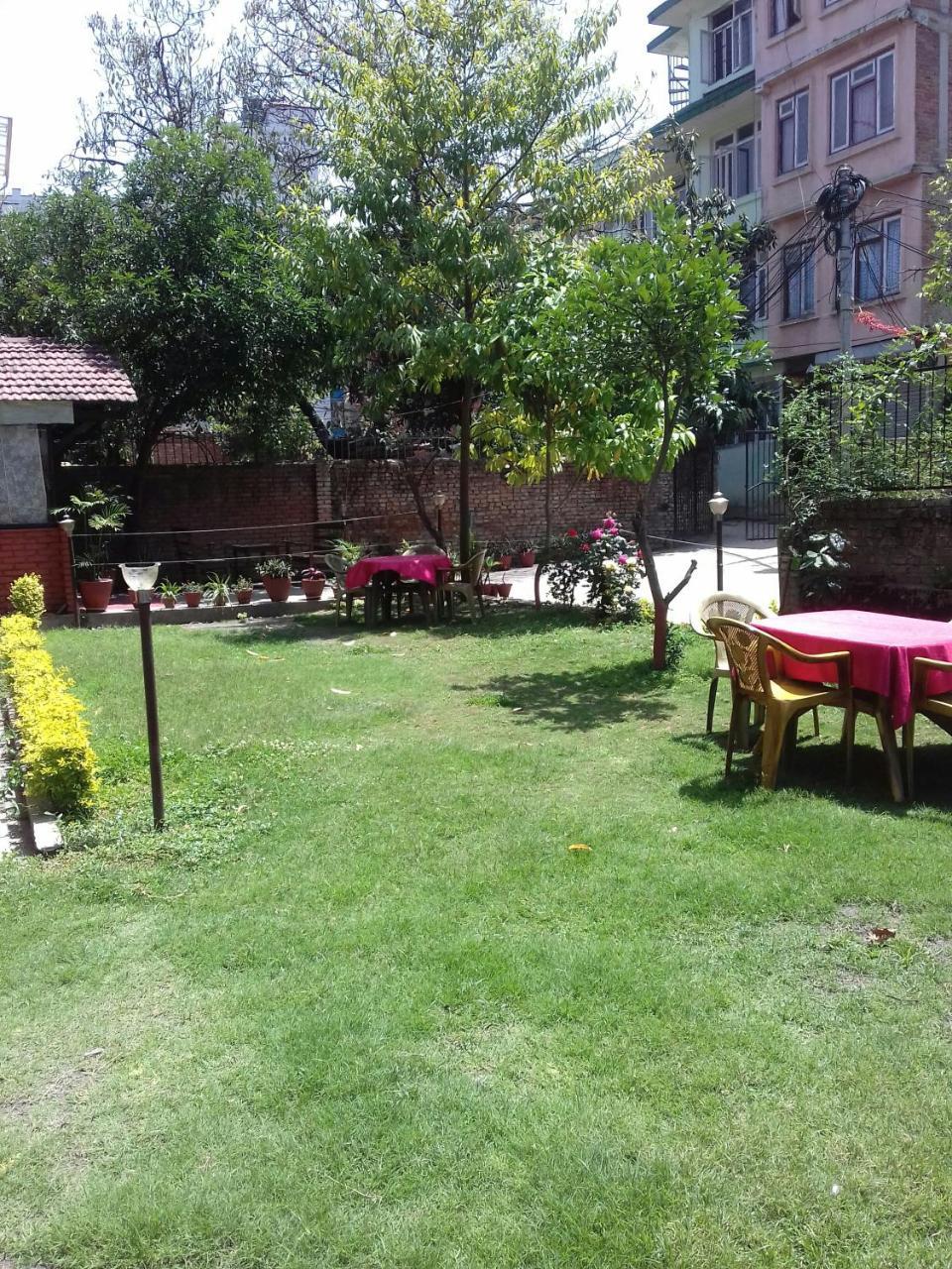 Bravo Hotel Kathmandu Buitenkant foto